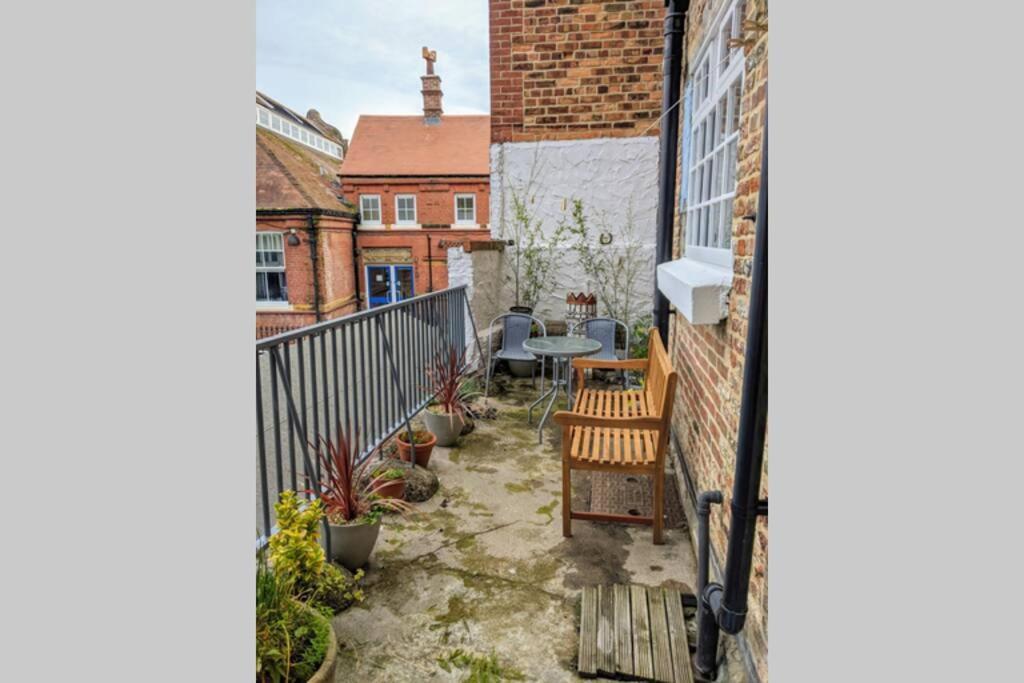 Villa 200 Year Old Large Townhouse With Sea Views Scarborough Exterior foto